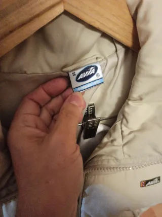 Chaqueta Avia plumífera beige