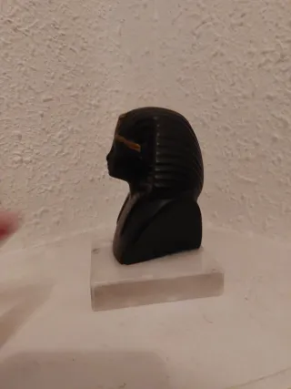 Figura Egipcia Negra base mármol