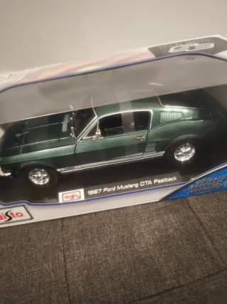 Coche Maisto 1:18 Ford Mustang Fastback Verde