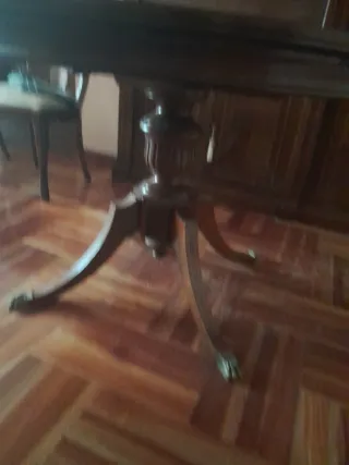 Mesa de comedor redonda y extensible + 6 sillas.