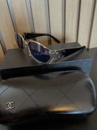 Gafas de sol Chanel doradas y negras