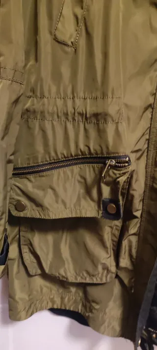 Chubasquero Bershka Verde Militar