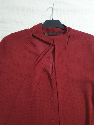 Camisa de vestir con lunares