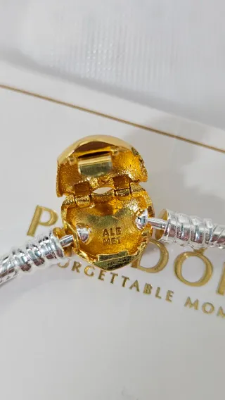 Pulsera Pandora con su caja y bolsa incluida