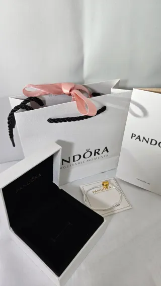 Pulsera Pandora con su caja y bolsa incluida