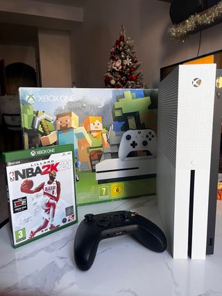 Xbox One S + Minecraft + NBA 2K21