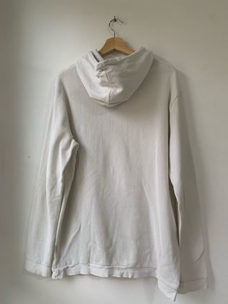 Sudadera con capucha y bolsillo frontal