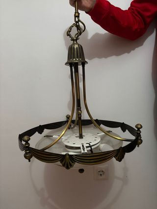 Lámpara de salón dorada