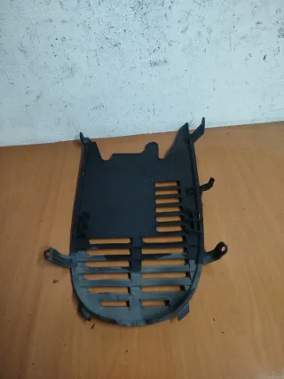 Tapa bajo motor Honda SH 300 (2010)