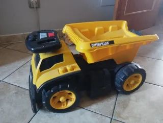 Correpasillos Camión CAT Amarillo