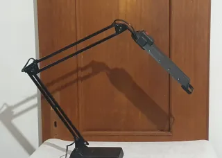 Lampada da tavolo snodabile nera