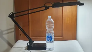 Lampada da tavolo snodabile nera