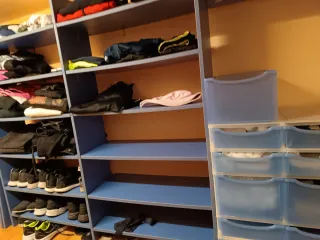 Estantería modular y cajoneras