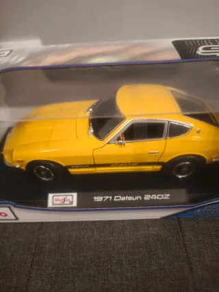 Coche Maisto 1:18 Datsun 240Z Amarillo