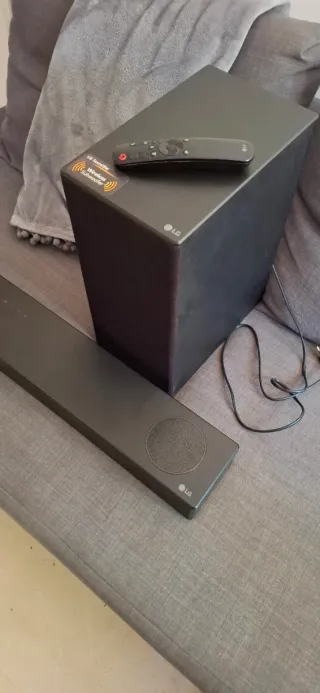 Barra de Sonido LG Negra con Subwoofer Inalámbrico