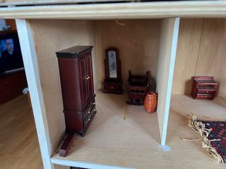 Casita de muñecas de madera