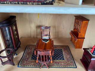 Casita de muñecas de madera