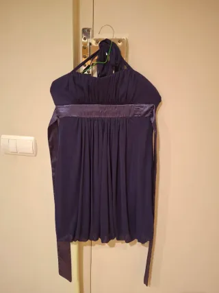 Vestido de fiesta violeta con cinturón