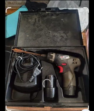 Taladro Wurth con cargador y batería