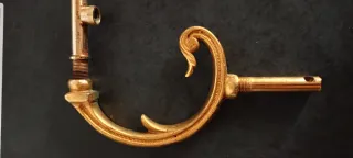 3 Brazos dorados para lámpara estilo antiguo.