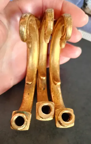 3 Brazos dorados para lámpara estilo antiguo.