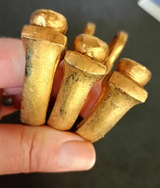 3 Brazos dorados para lámpara estilo antiguo.