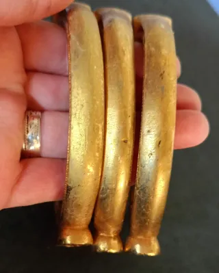 3 Brazos dorados para lámpara estilo antiguo.