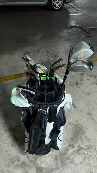 Bolsa Callaway con palos de golf
