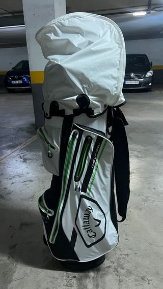 Bolsa Callaway con palos de golf
