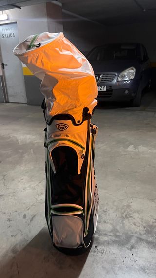 Bolsa Callaway con palos de golf