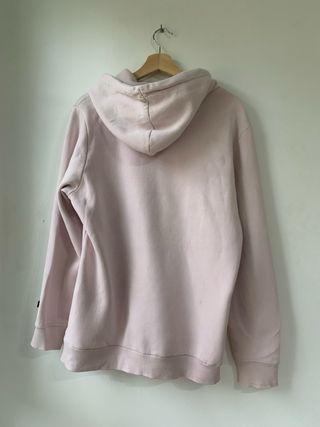 Sudadera rosa con cordones negros