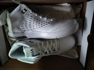 Zapatillas Jordan Hombre Blancas Nuevas