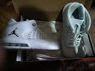 Zapatillas Jordan Hombre Blancas Nuevas