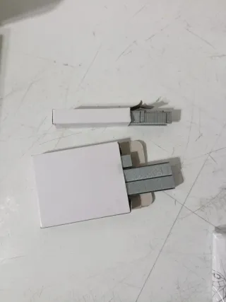 Clavadora inalámbrica +3000 grapas + 500 clavos