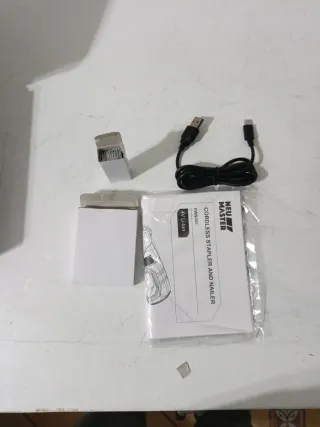 Clavadora inalámbrica +3000 grapas + 500 clavos