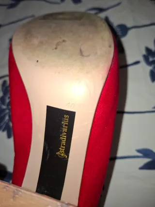 Botines rojos de tacón