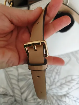 Bolso Parfois crema con llavero pompón