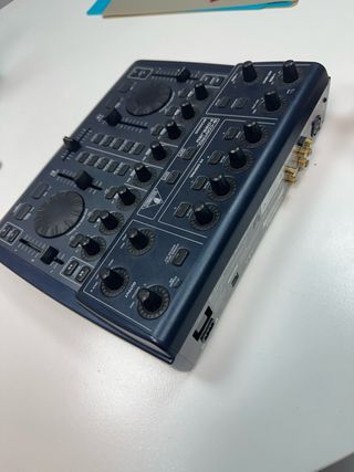 Mesa de mezclas Behringer BCD2000