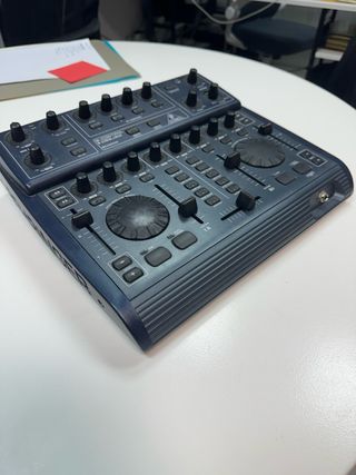 Mesa de mezclas Behringer BCD2000