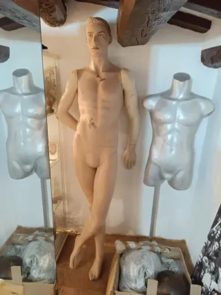 Maniquí hombre antiguo ideal para militar