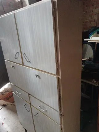 Alacena vintage madera y metal