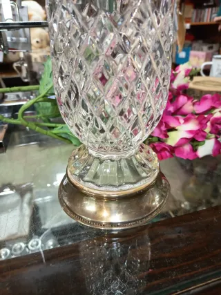 Jarrón de cristal con base alpaca