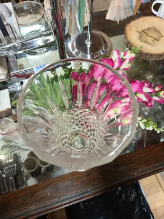 Jarrón de cristal con base alpaca