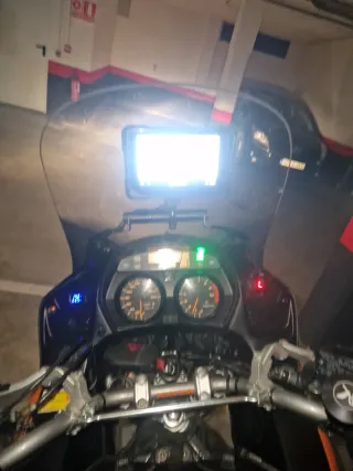 Moto Trail Naranja con Maletas