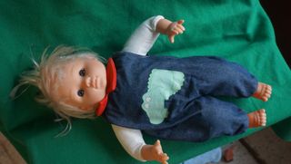 Diversi giocattoli di bambole, vedi foto per misure e dettagli