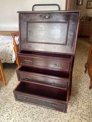 Escritorio antiguo de madera