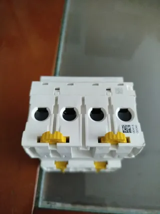 Interruptor Automático Diferencial Schneider 300ma