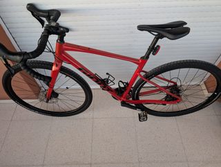 Bicicleta Gravel Giant Revolt 2 Talla M Roja