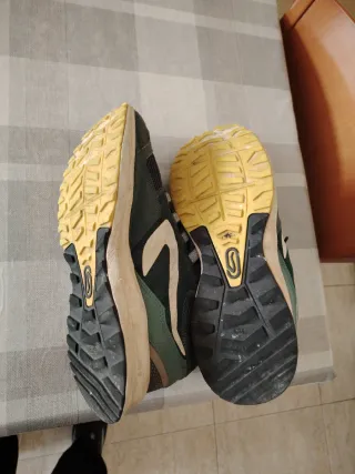 Zapatillas Decathlon azules y verdes