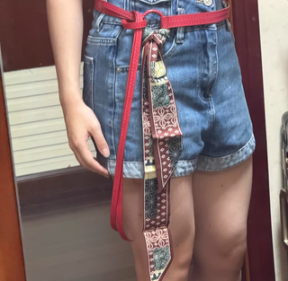 Cinturón rojo de mujer